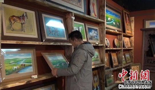 图为皮画作品。　陈峰 摄